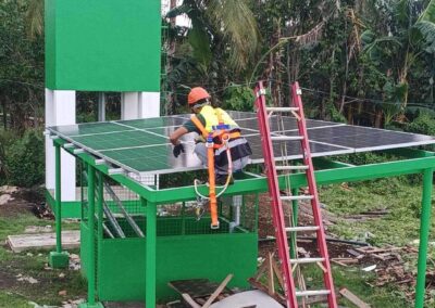 A Mount Solar Power Lucena technician installs solar panels on a rural power structure in Quezon. Mount Solar Power Quezon continues to deliver reliable solar power solutions in Lucena and Quezon, supporting clean energy and off-grid communities.